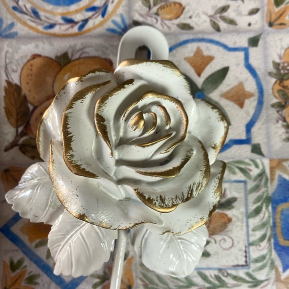 NEW! Vintage Inspired Shabby Chic French Cottage Resin Roses Wall Hook Set - Picture 6 of 8